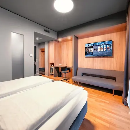 Cult Frankfurt Hotel 4*