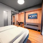 Cult Frankfurt Hotel 4*