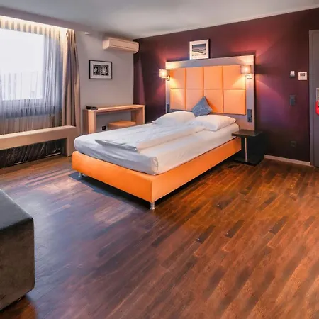 Hotel Cult Frankfurt 4*