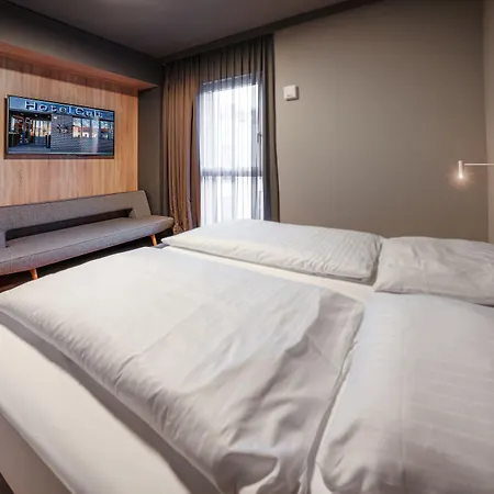 Hotell Cult Frankfurt 4*