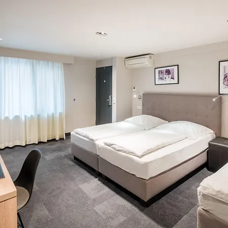 Hotell Cult Frankfurt 4*