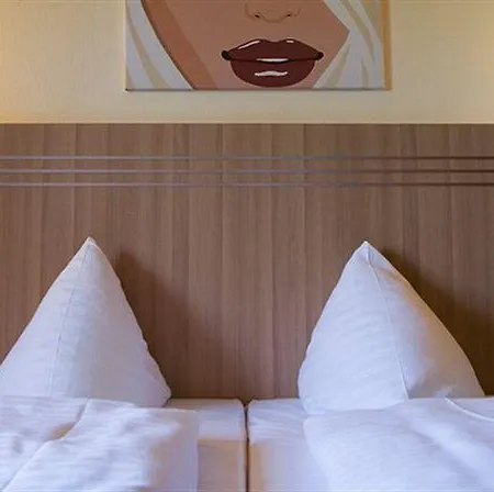 Cult Frankfurt Hotell 4*