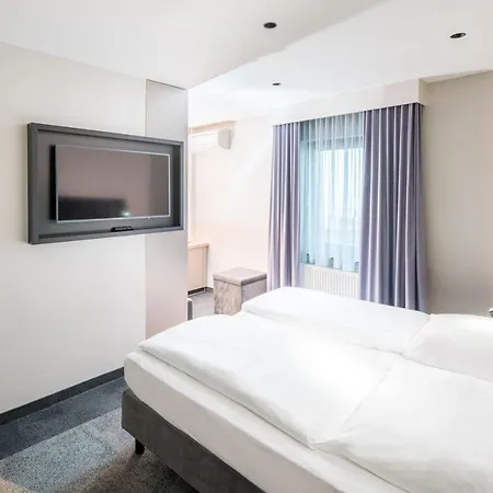 Hotel Cult Frankfurt 4*